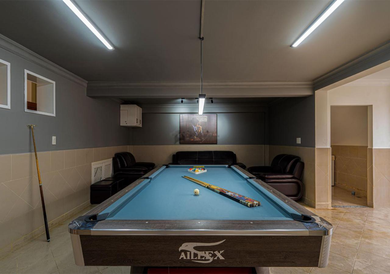 Biệt thự Luxury 4-bedroom With Private Pool & Billiards Table *