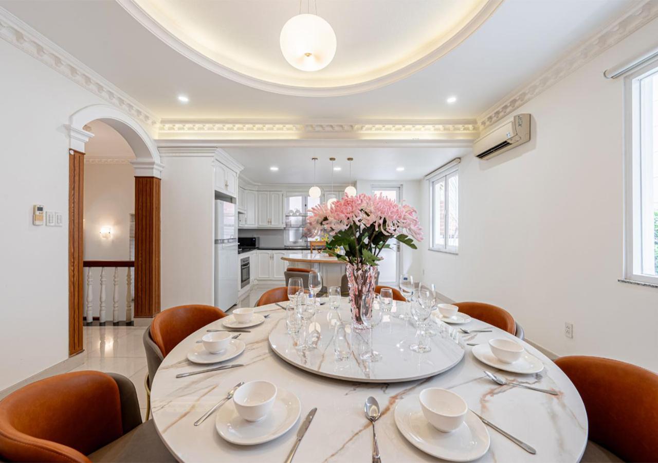 Biệt thự Luxury 4-bedroom With Private Pool & Billiards Table