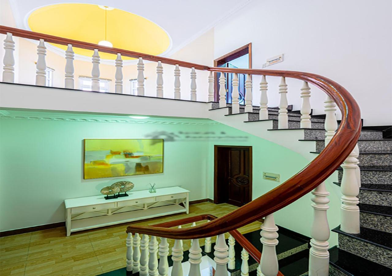 Biệt thự Luxury 4-bedroom With Private Pool & Billiards Table *