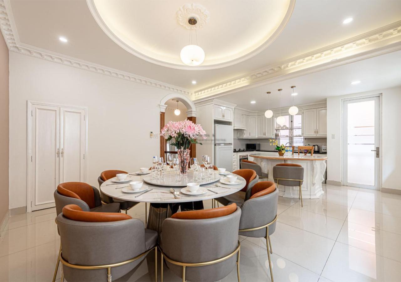 Luxury 4-bedroom With Private Pool & Billiards Table Biệt thự TP. Hồ Chí Minh