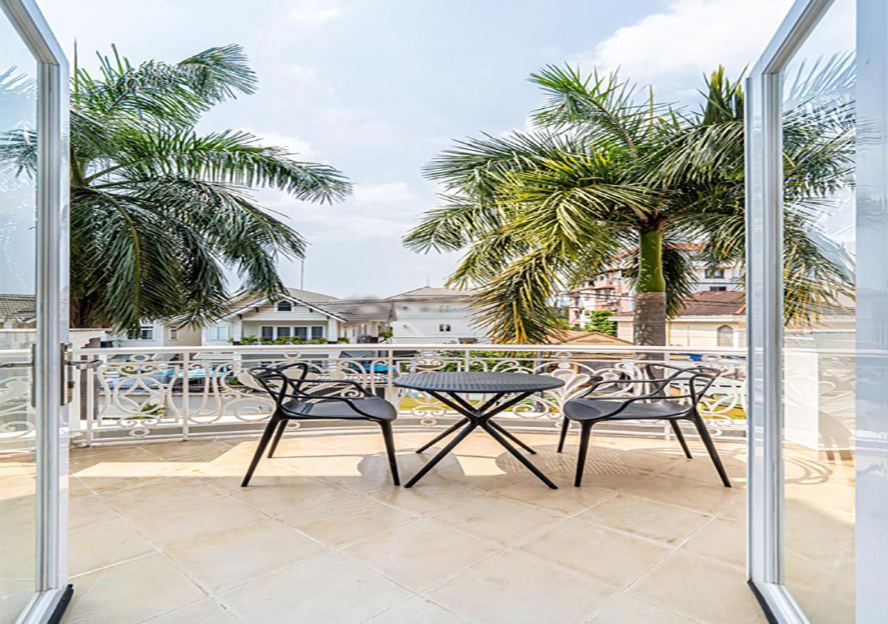 Luxury 4-bedroom With Private Pool & Billiards Table