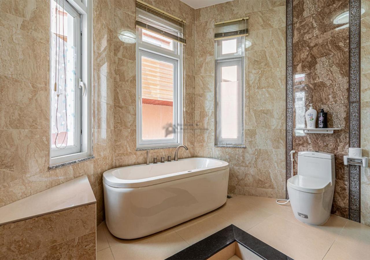 Biệt thự Luxury 4-bedroom With Private Pool & Billiards Table