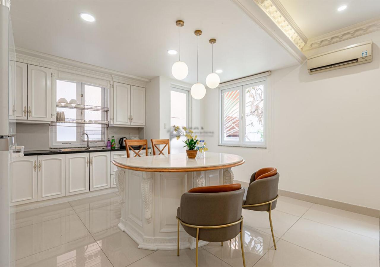 Luxury 4-bedroom With Private Pool & Billiards Table *