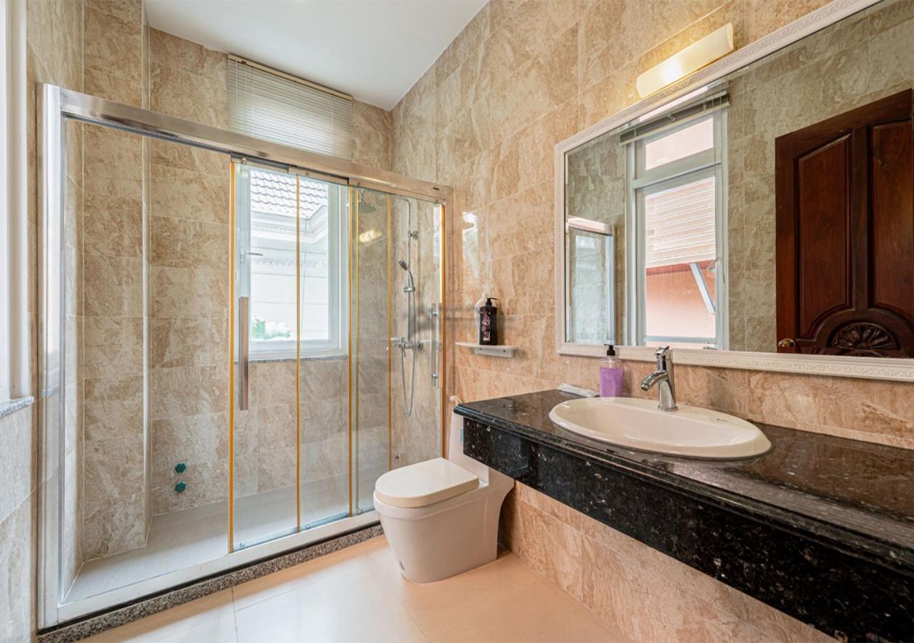 Luxury 4-bedroom With Private Pool & Billiards Table TP. Hồ Chí Minh