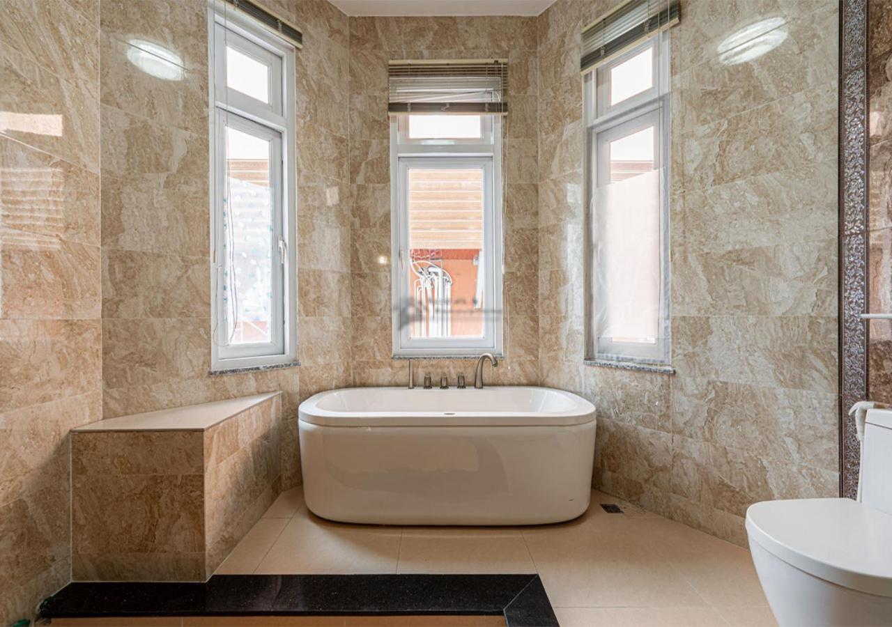 Luxury 4-bedroom With Private Pool & Billiards Table Biệt thự