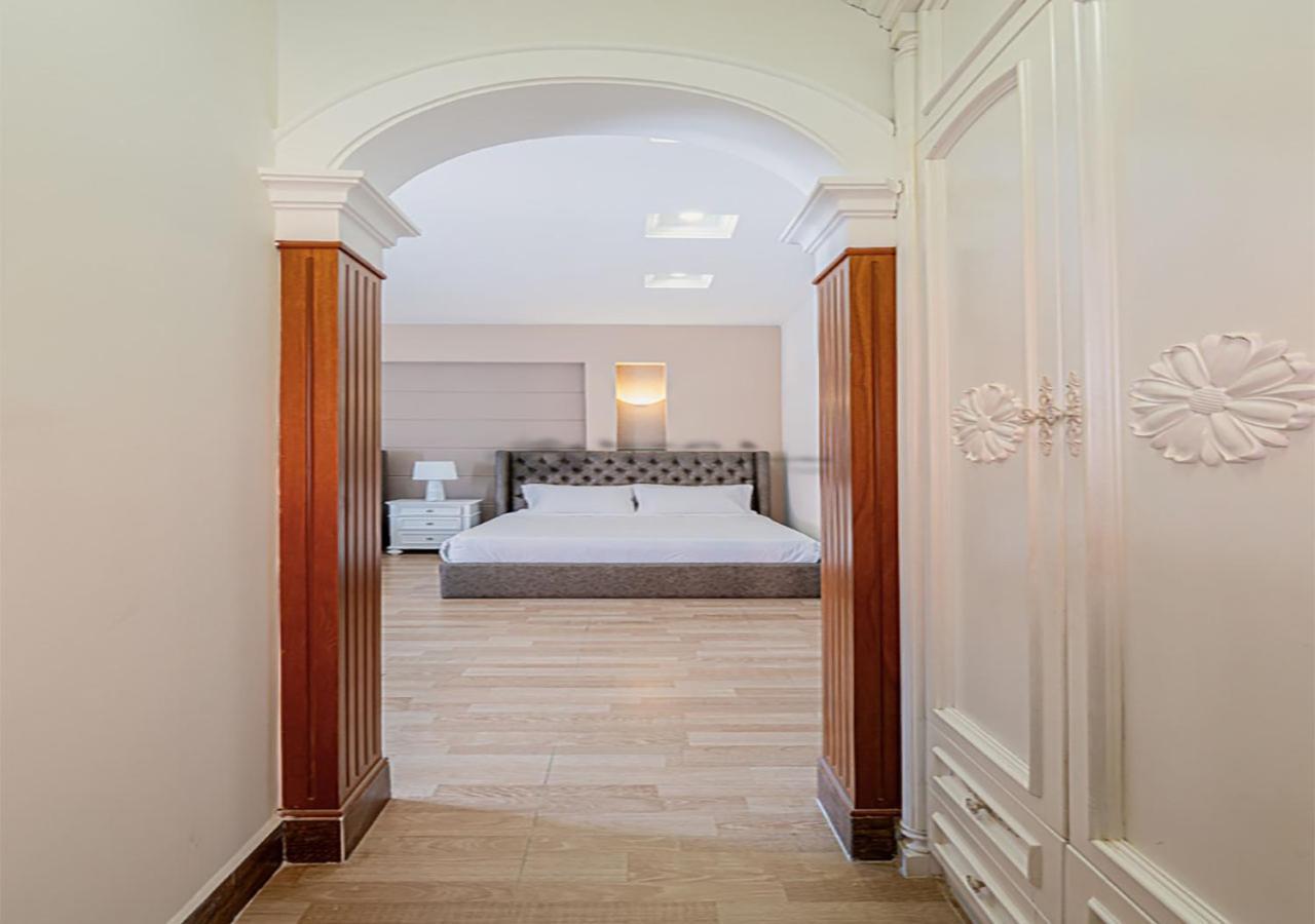 Luxury 4-bedroom With Private Pool & Billiards Table *
