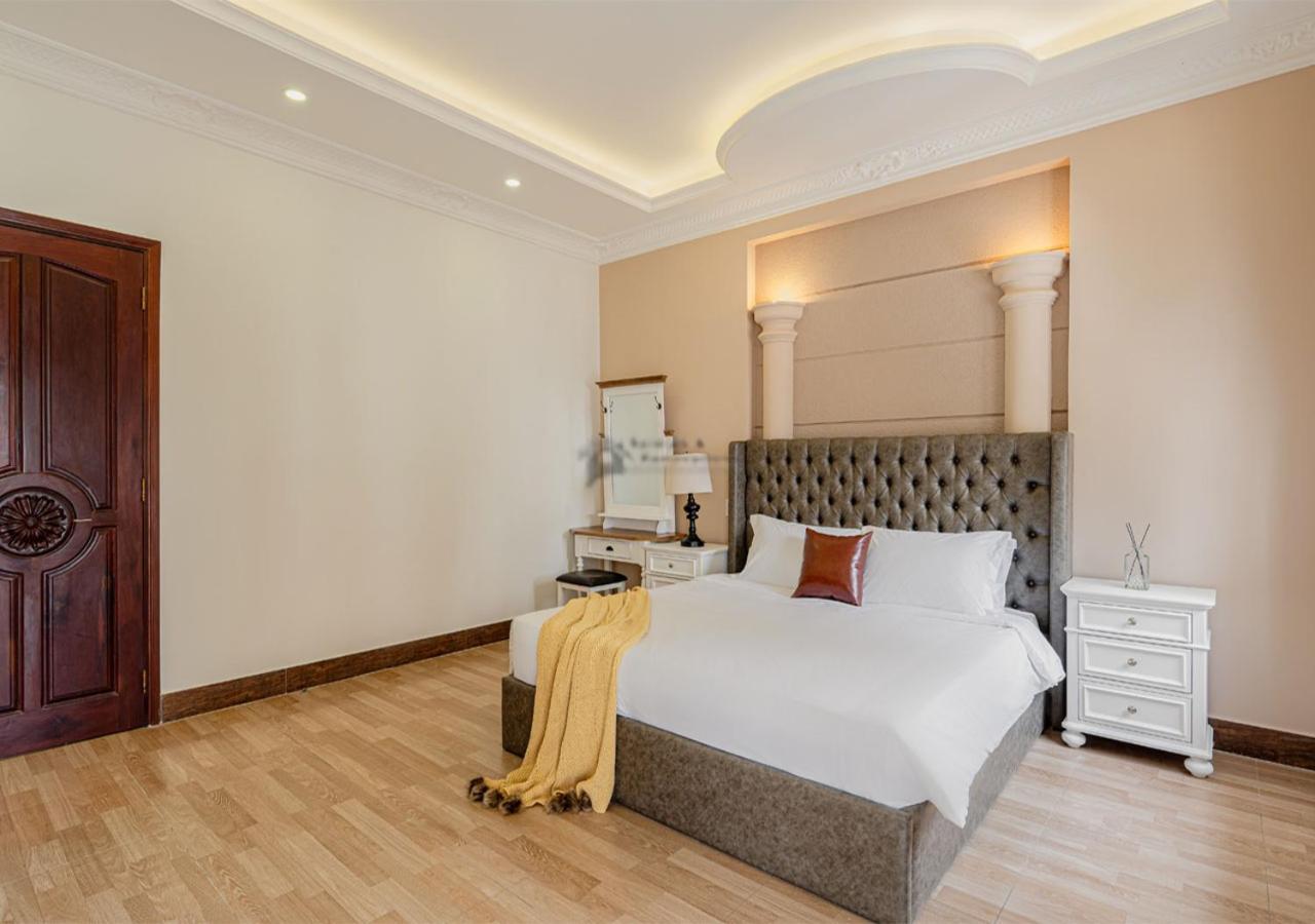 Luxury 4-bedroom With Private Pool & Billiards Table Biệt thự