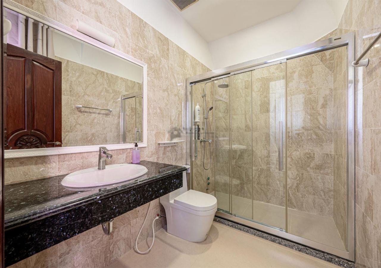 Biệt thự Luxury 4-bedroom With Private Pool & Billiards Table *