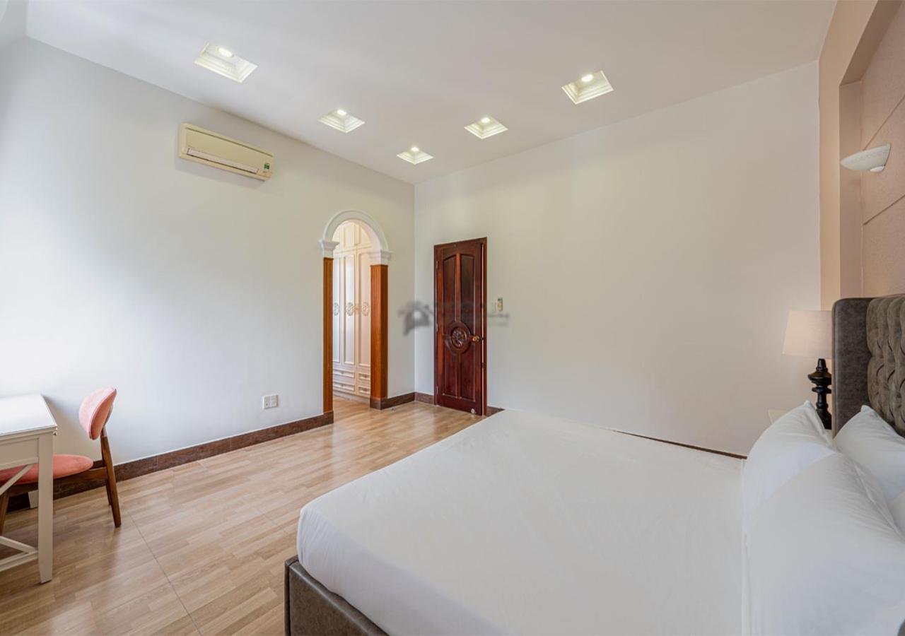 Luxury 4-bedroom With Private Pool & Billiards Table Biệt thự TP. Hồ Chí Minh