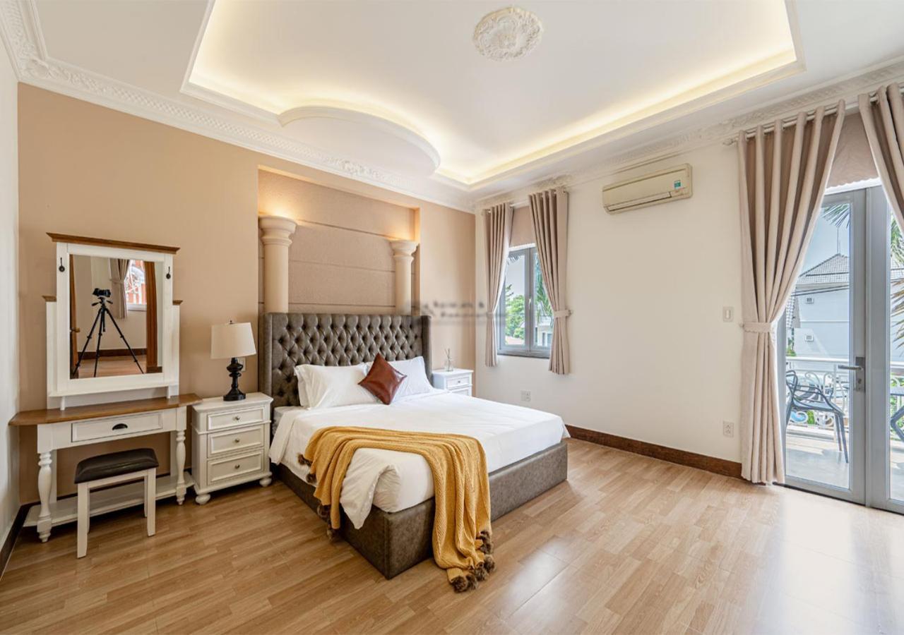 Luxury 4-bedroom With Private Pool & Billiards Table * TP. Hồ Chí Minh