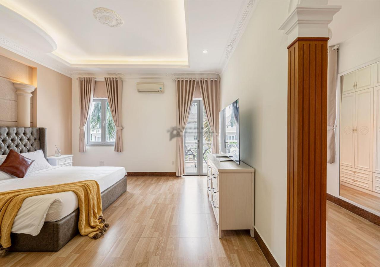 Biệt thự Luxury 4-bedroom With Private Pool & Billiards Table *