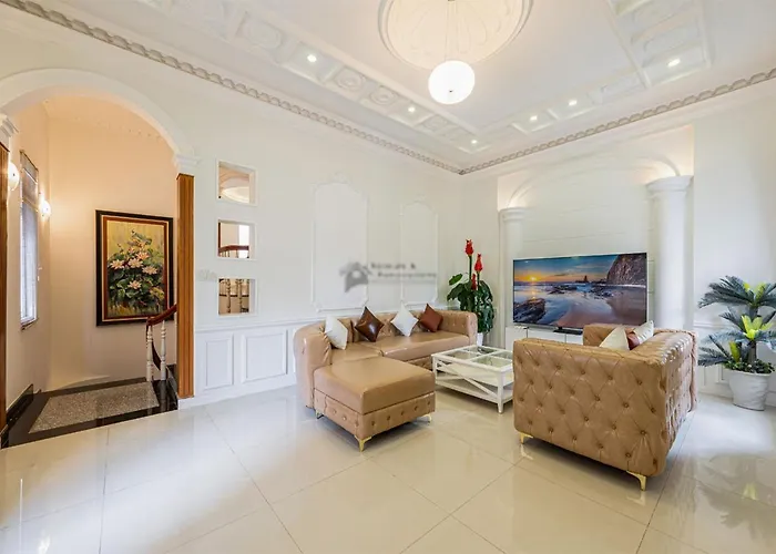 Luxury 4-Bedroom Villa With Private Pool & Billiards Table
