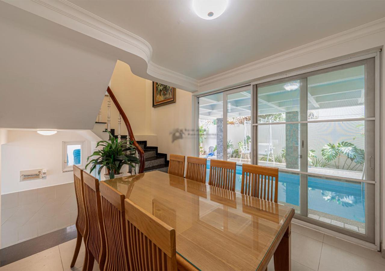 Luxury 4-bedroom With Private Pool & Billiards Table * Ho Chi Minh City
