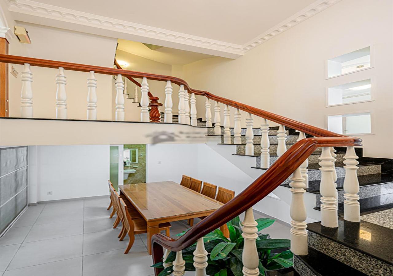Luxury 4-bedroom With Private Pool & Billiards Table Ho Chi Minh City