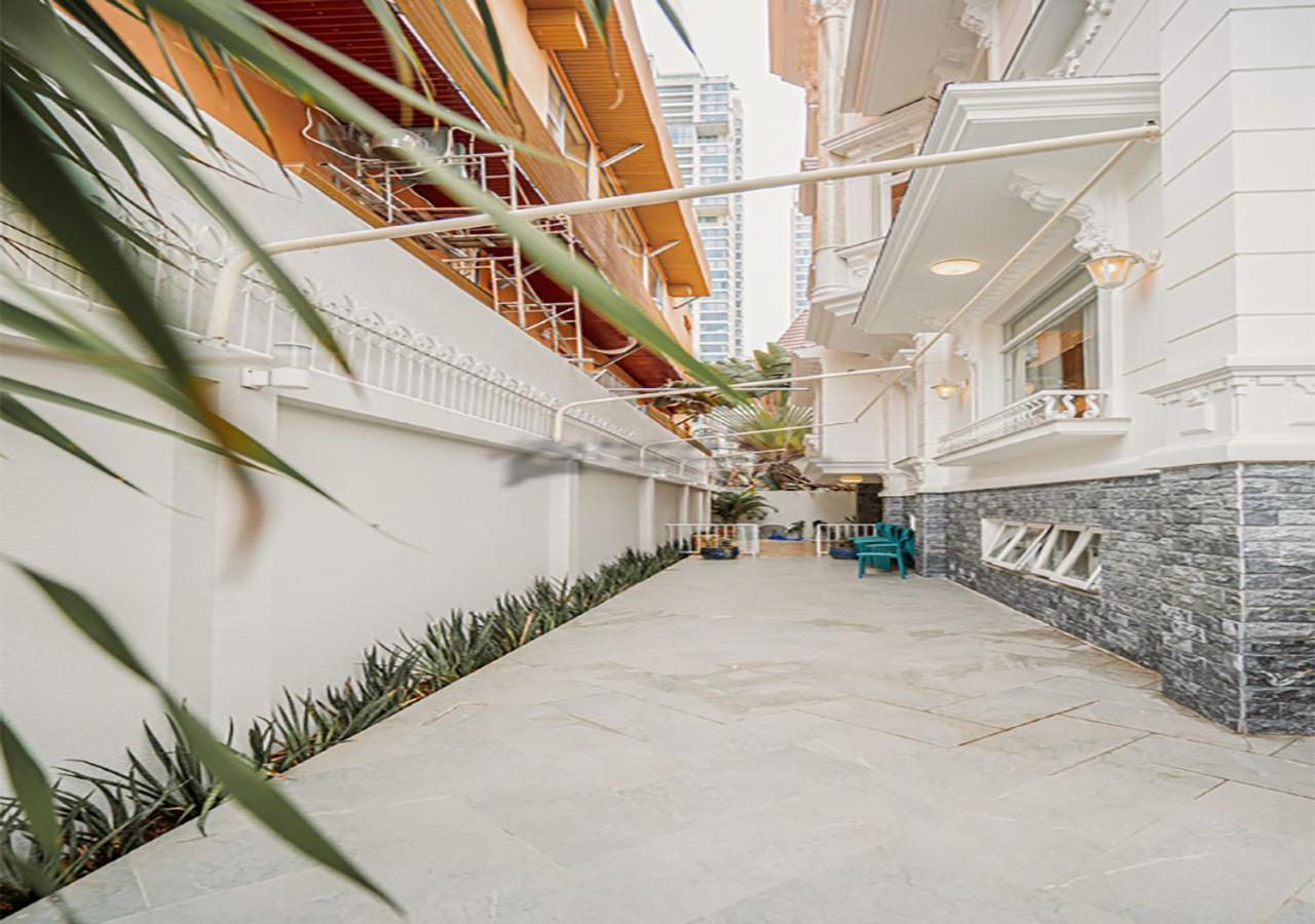 Luxury 4-bedroom With Private Pool & Billiards Table Ho Chi Minh City